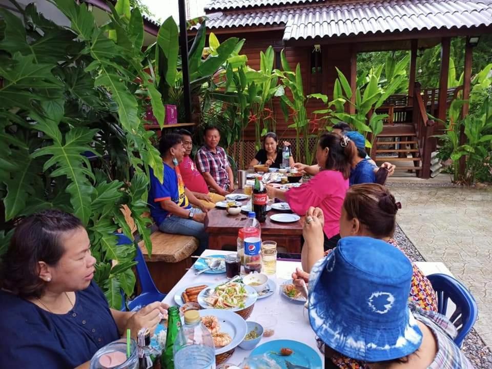 บ้านทะเลอิ่มเอม Bann Talay Im Eimm Банпхе Екстер'єр фото